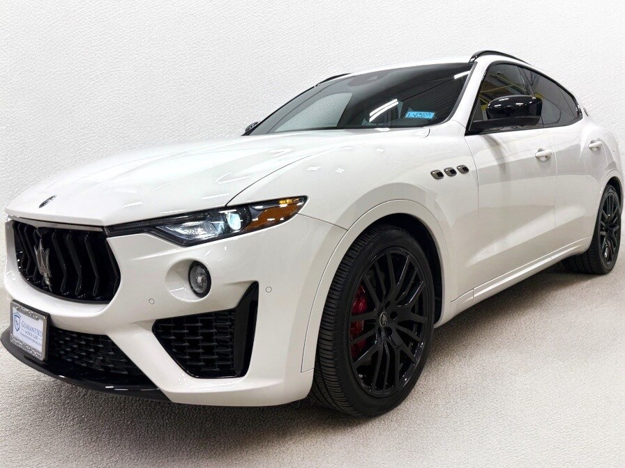 2021 Maserati Levante S photo 2