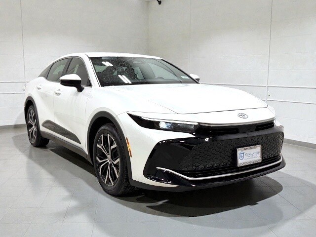 2024 Toyota Crown XLE photo 3