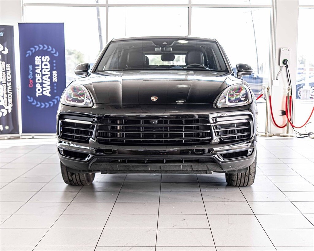 2022 Porsche Cayenne Base photo 2