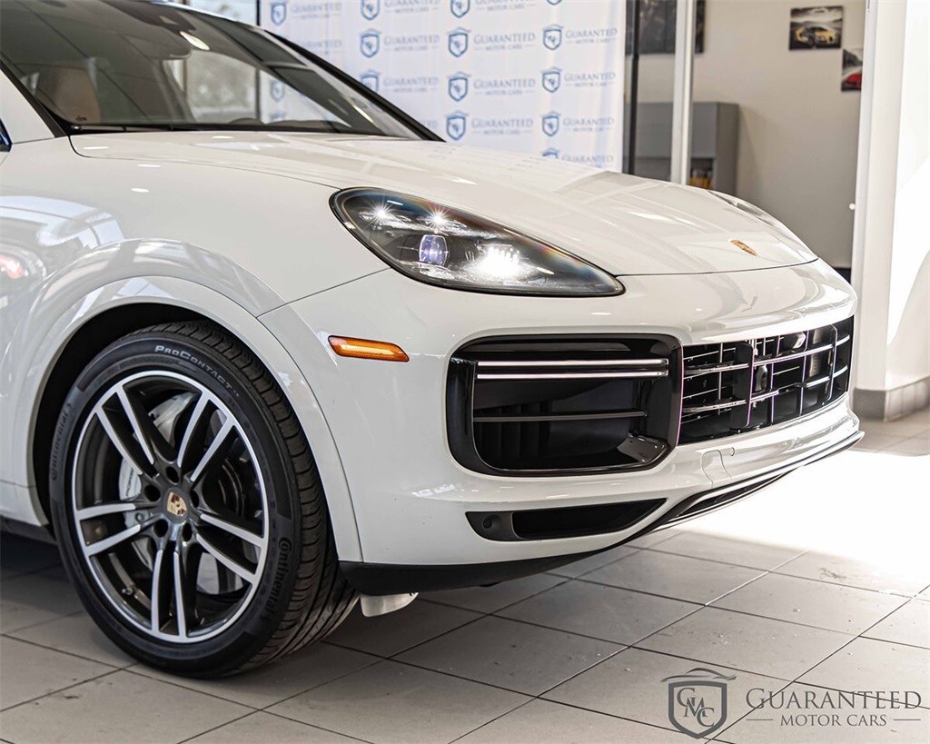 2023 Porsche Cayenne Coupe Turbo photo 3