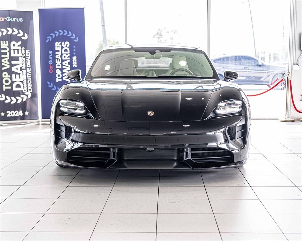 2020 Porsche Taycan Turbo photo 2
