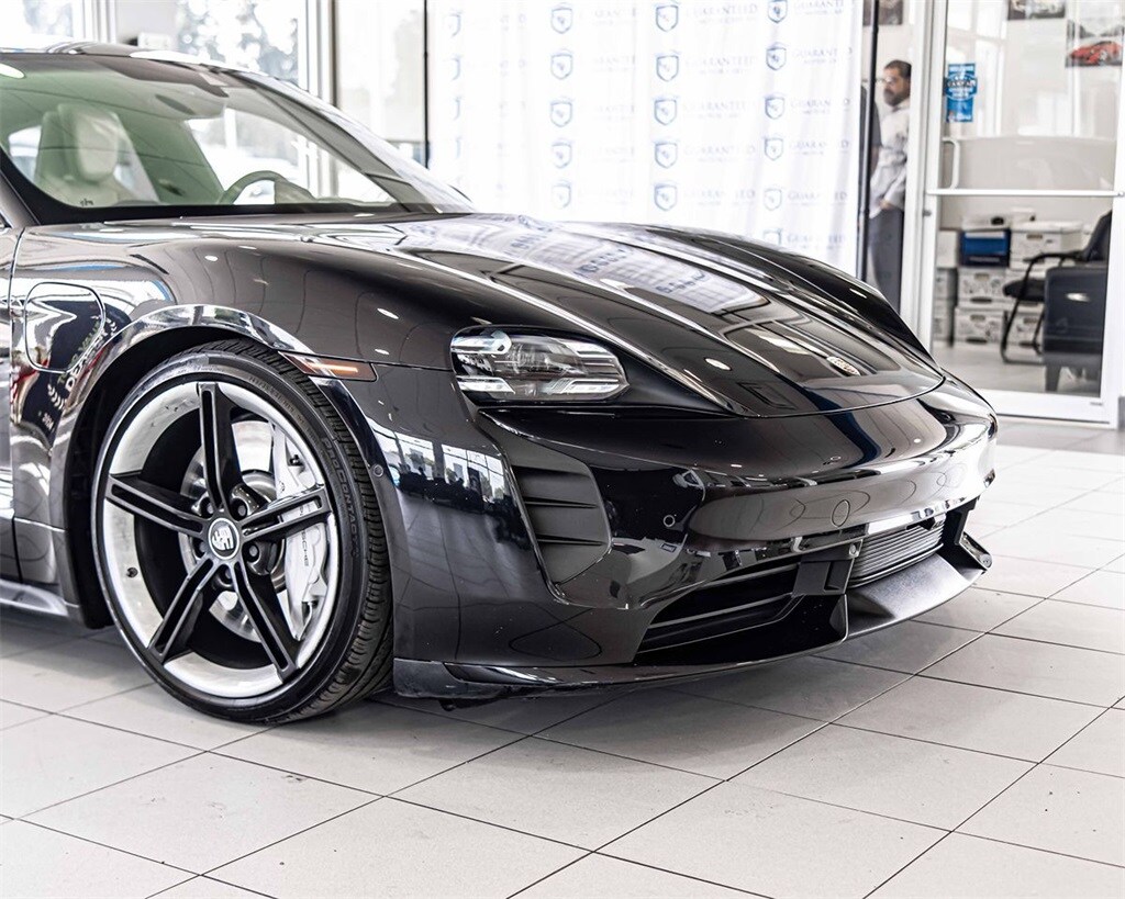 2020 Porsche Taycan Turbo photo 3