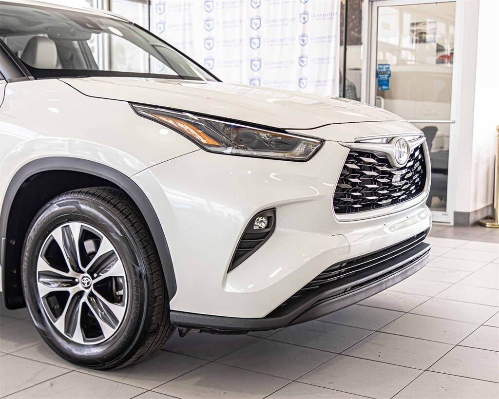 2021 Toyota Highlander XLE photo 2