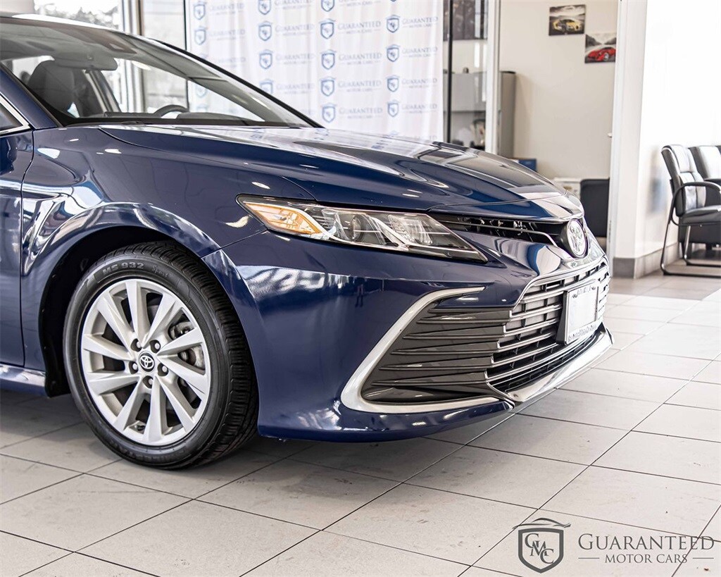 2023 Toyota Camry LE photo 3