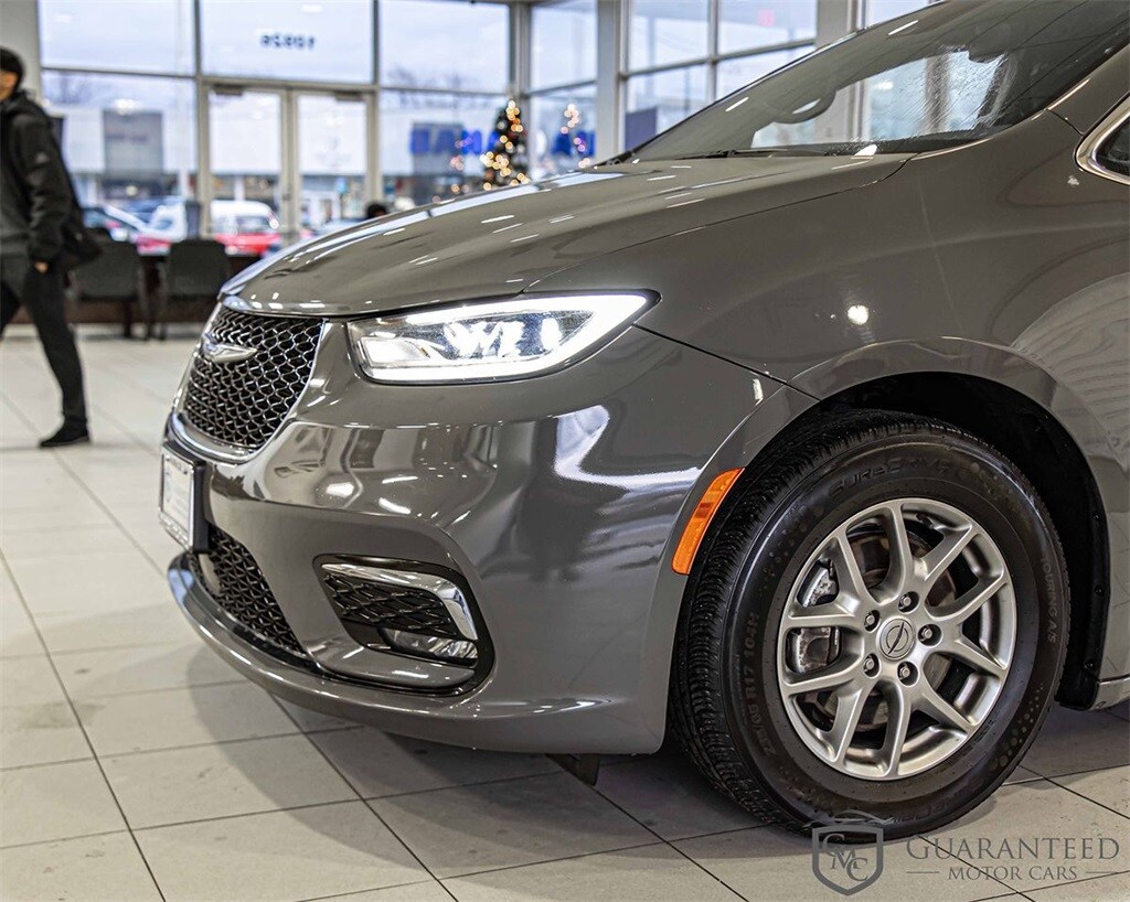 Used 2022 Chrysler Pacifica Touring Minivan/Van