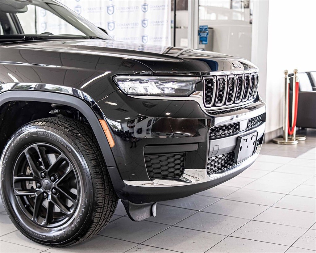 2022 Jeep Grand Cherokee Laredo photo 2
