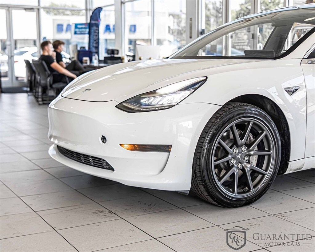 2020 Tesla Model 3 Standard Range Plus photo 4