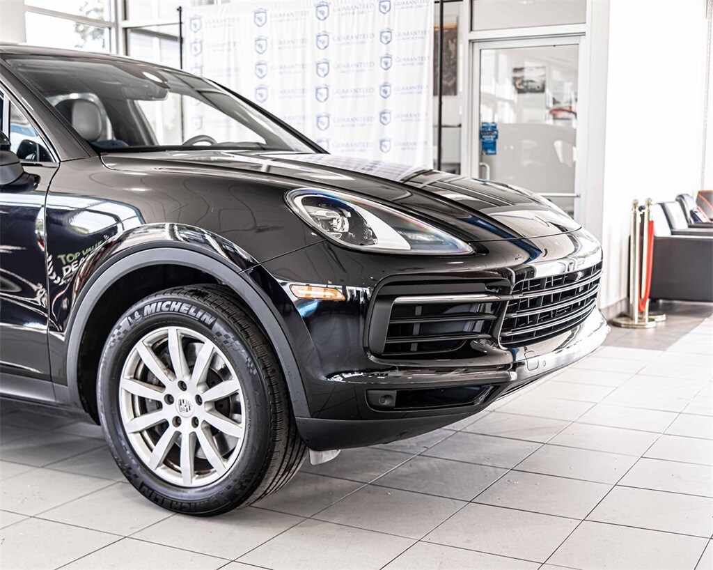 2022 Porsche Cayenne Base photo 3