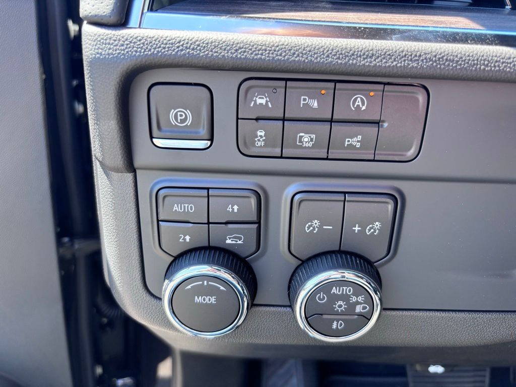 2025 Chevrolet Tahoe Premier - Photo 24