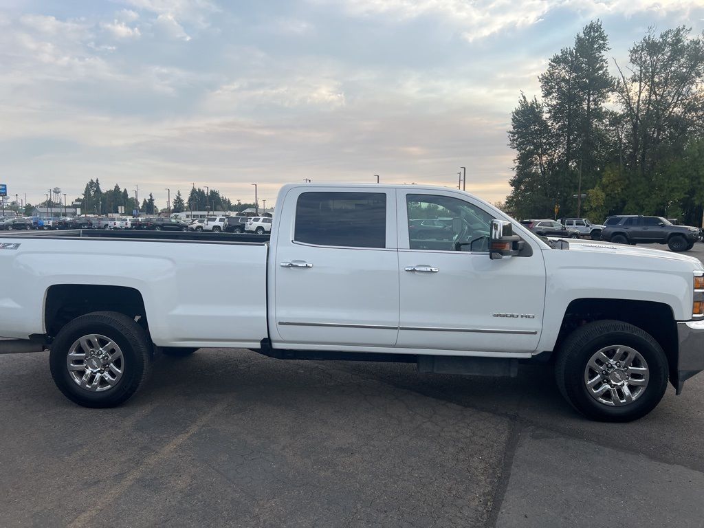 2016 Chevrolet Silverado 3500HD LTZ photo 2