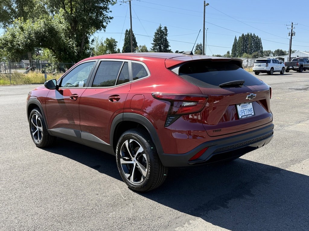 2025 Chevrolet Trax photo 3