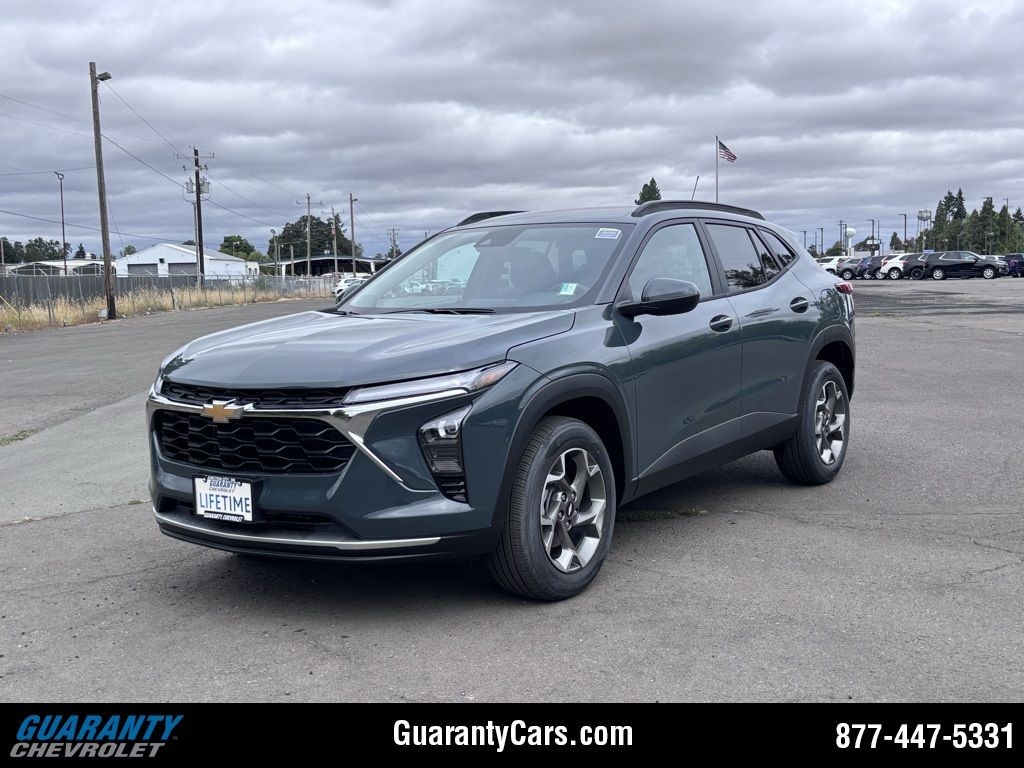 New 2025 Chevrolet Trax LT SUV