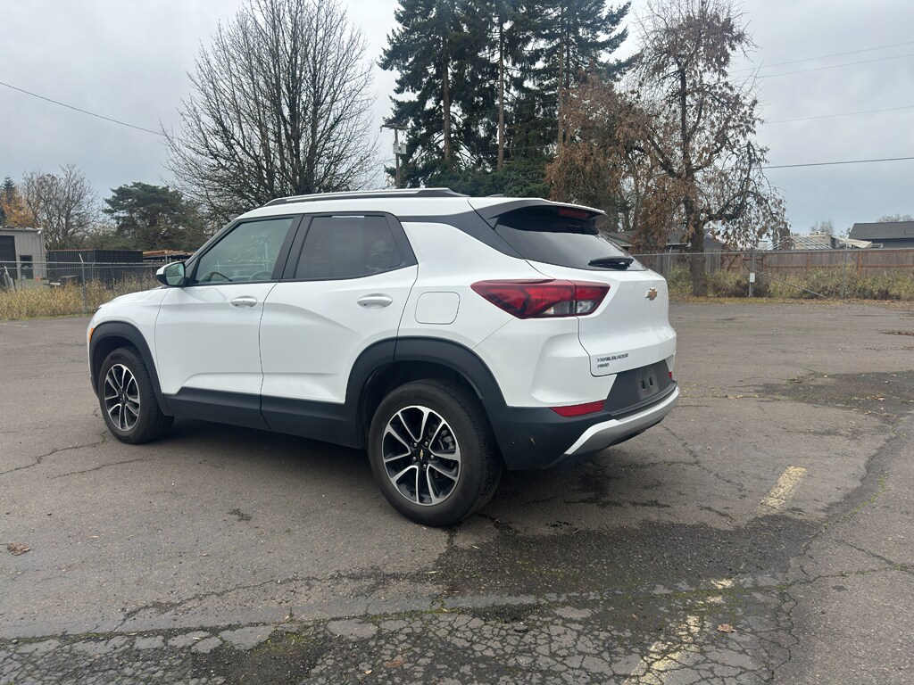 2024 Chevrolet Trailblazer LT photo 3