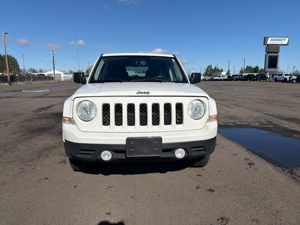 Used 2014 Jeep Patriot Latitude with VIN 1C4NJRFB1ED792627 for sale in Junction City, OR
