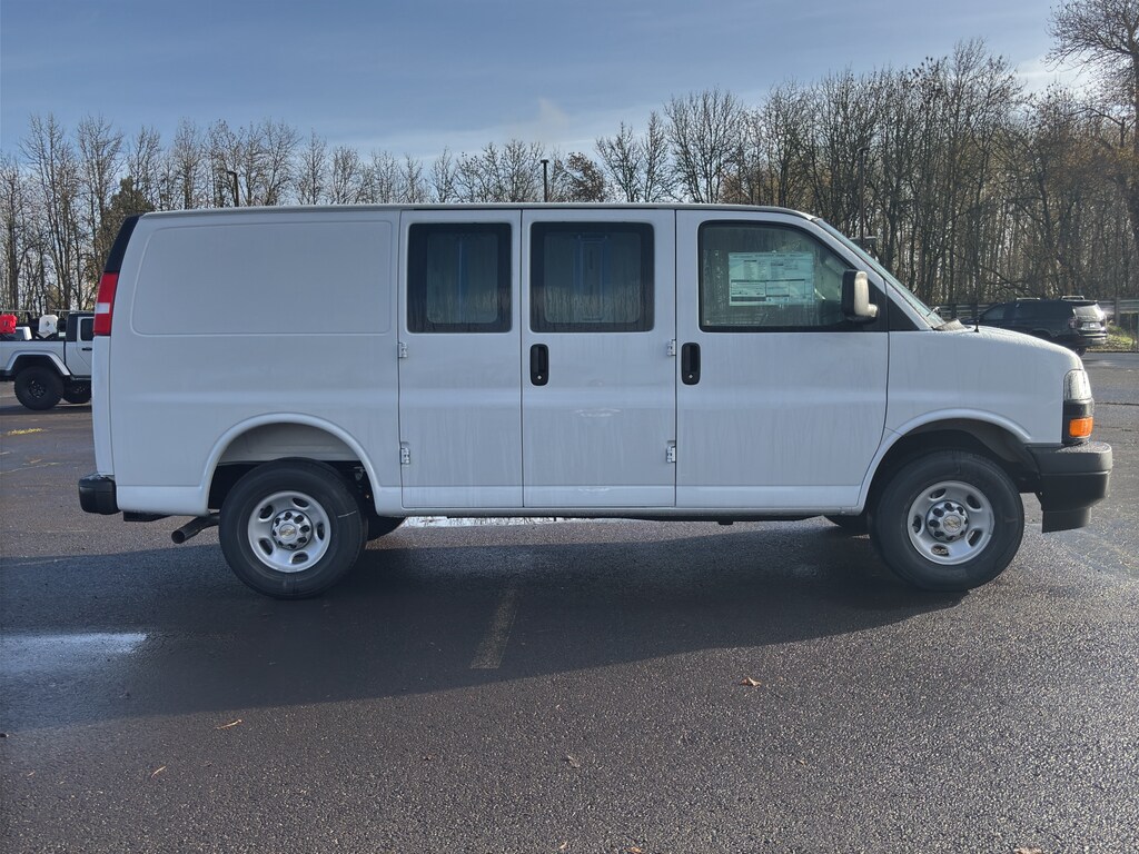 2025 Chevrolet Express Cargo Work Van - Photo 30