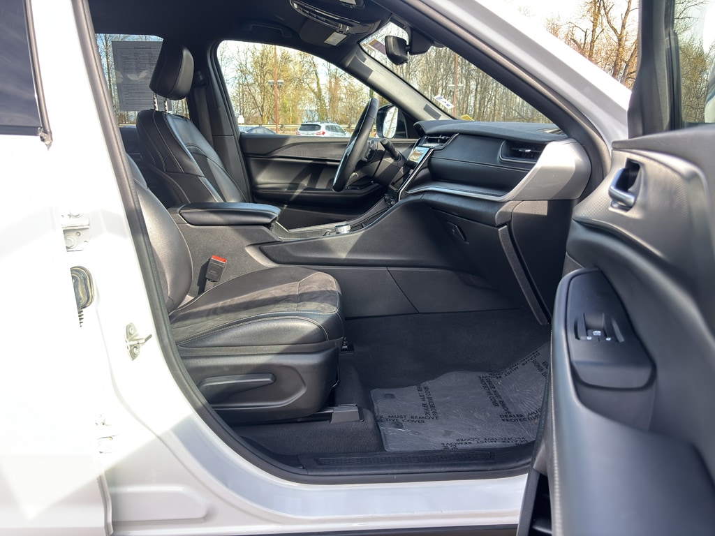 2023 Jeep Grand Cherokee Altitude - Photo 13