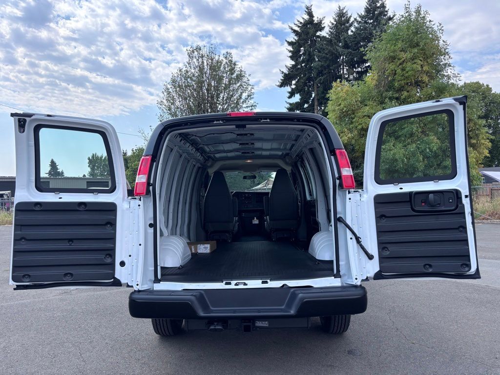 2025 Chevrolet Express Cargo Work Van - Photo 13
