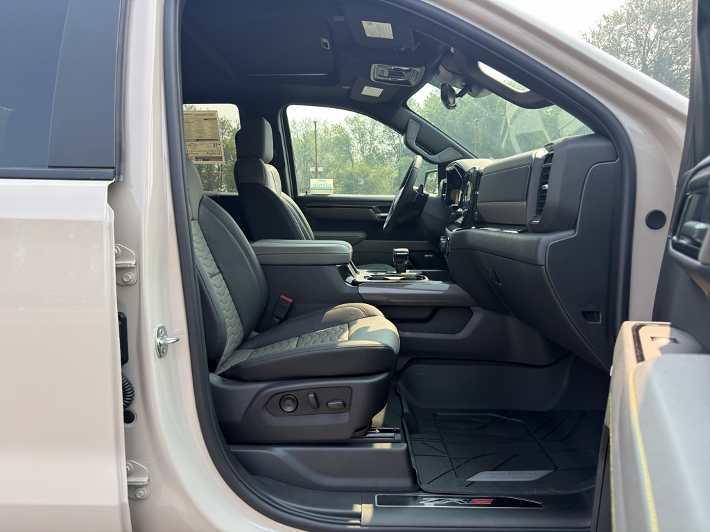 2026 Chevrolet Silverado 1500 ZR2 - Photo 14