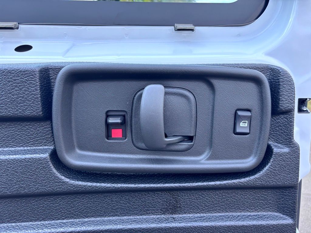 2025 Chevrolet Express Cargo Work Van - Photo 16
