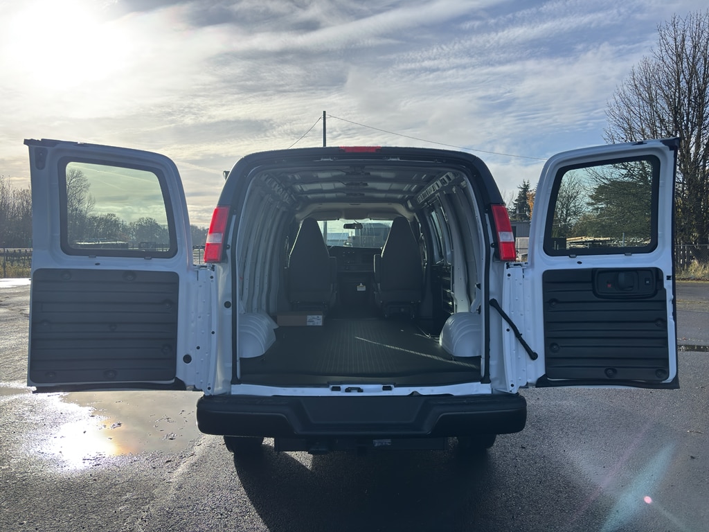 2025 Chevrolet Express Cargo Work Van - Photo 8