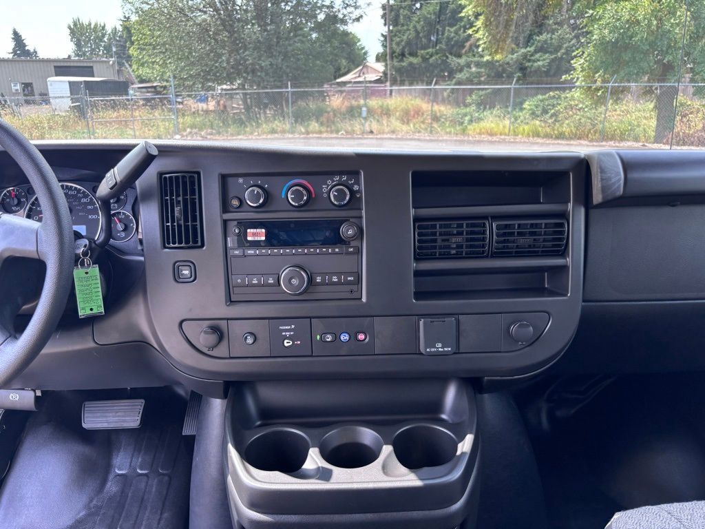 2025 Chevrolet Express Cargo Work Van - Photo 30
