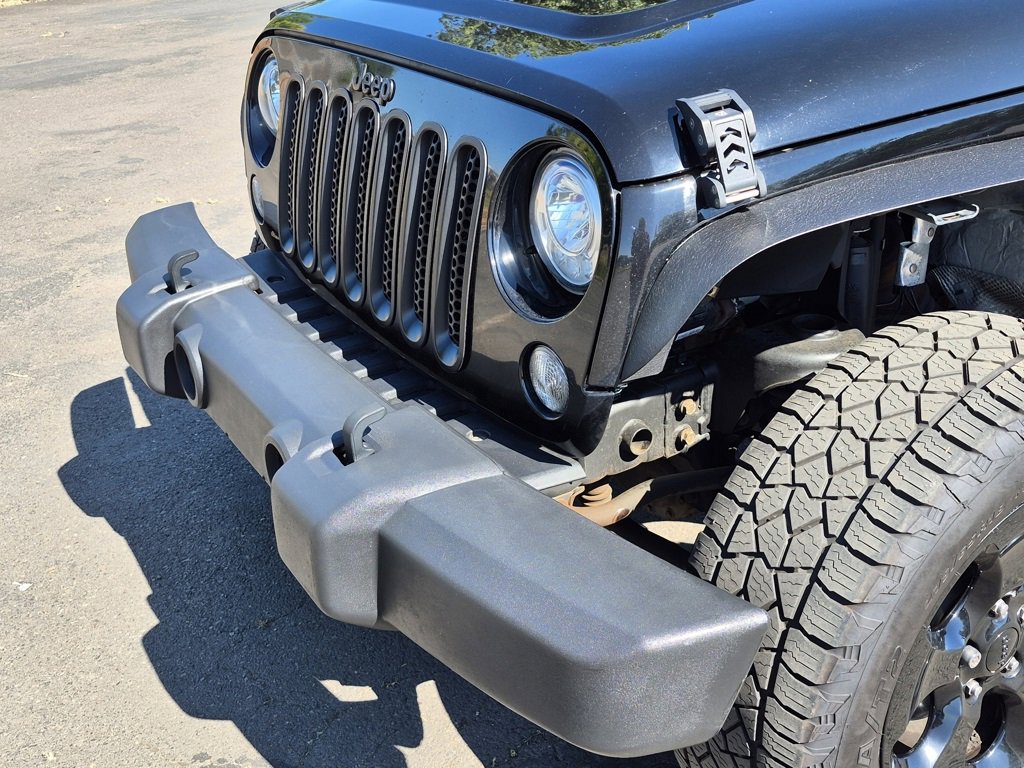 2015 Jeep Wrangler Unlimited Altitude photo 2