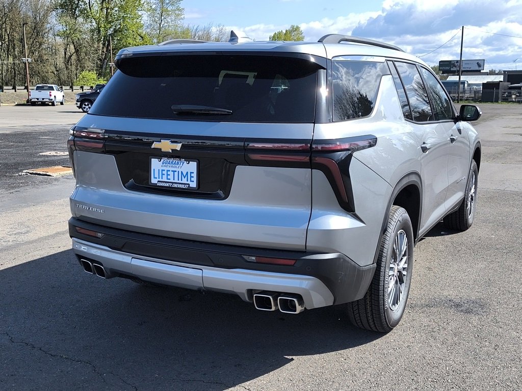 2025 Chevrolet Traverse photo 3