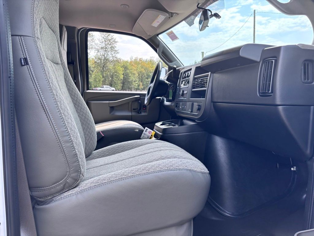 2025 Chevrolet Express Cargo Work Van - Photo 37