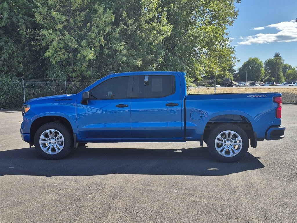 2022 Chevrolet Silverado 1500 Custom photo 2