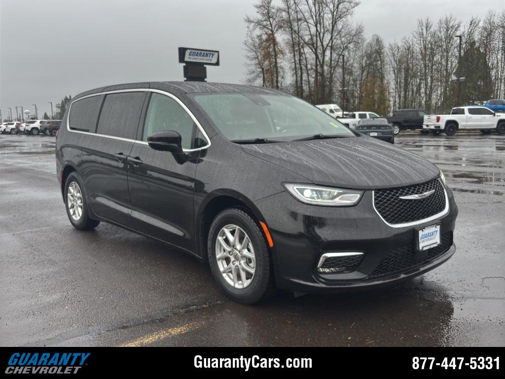 2024 Chrysler Pacifica Touring L's photo