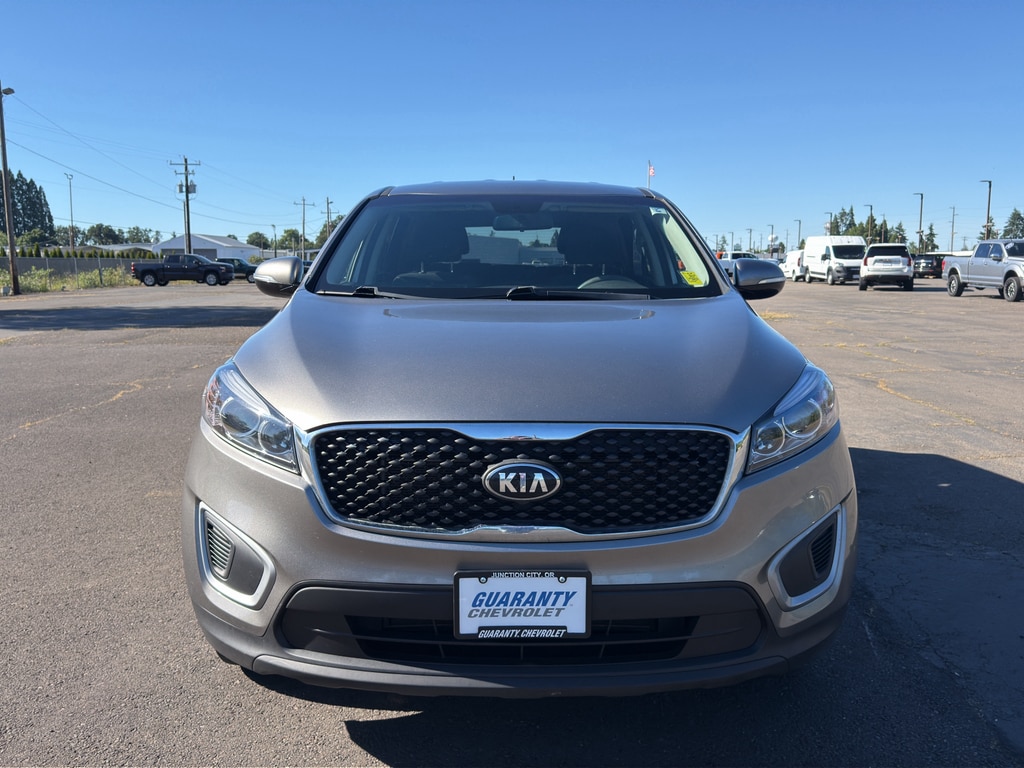 Used 2018 Kia Sorento L with VIN 5XYPG4A3XJG411671 for sale in Junction City, OR