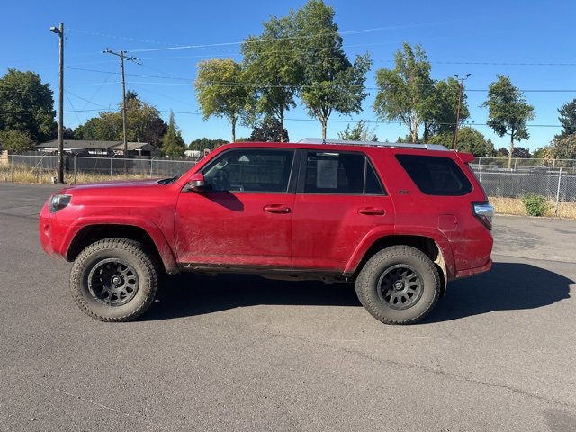2017 Toyota 4Runner SR5 photo 2