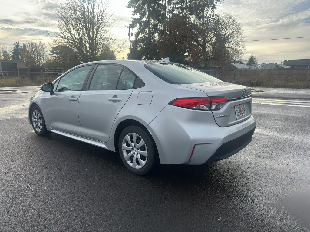 2024 Toyota Corolla LE photo 3