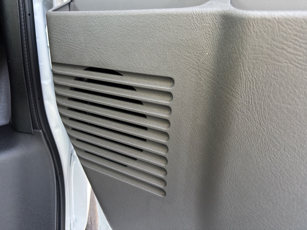 2025 Chevrolet Express Cargo Work Van - Photo 18