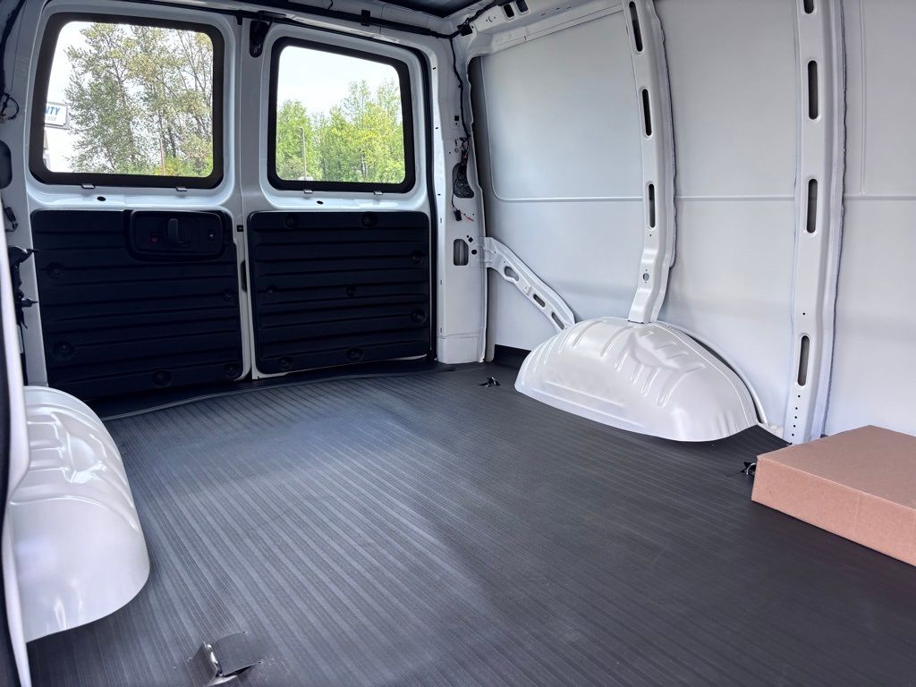 2025 Chevrolet Express Cargo Work Van - Photo 20