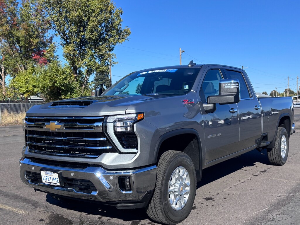 2026 Chevrolet Silverado 3500HD LTZ photo 3