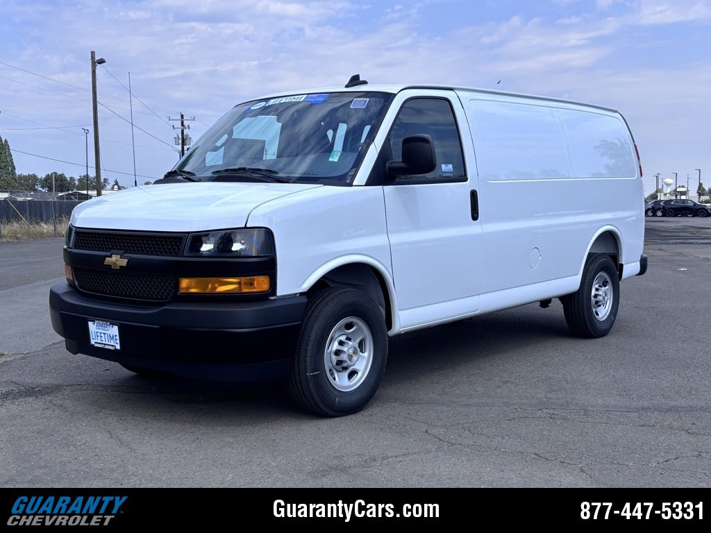 2025 Chevrolet Express Cargo 3500 WT