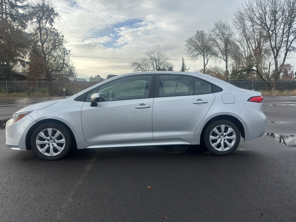 2024 Toyota Corolla LE photo 2