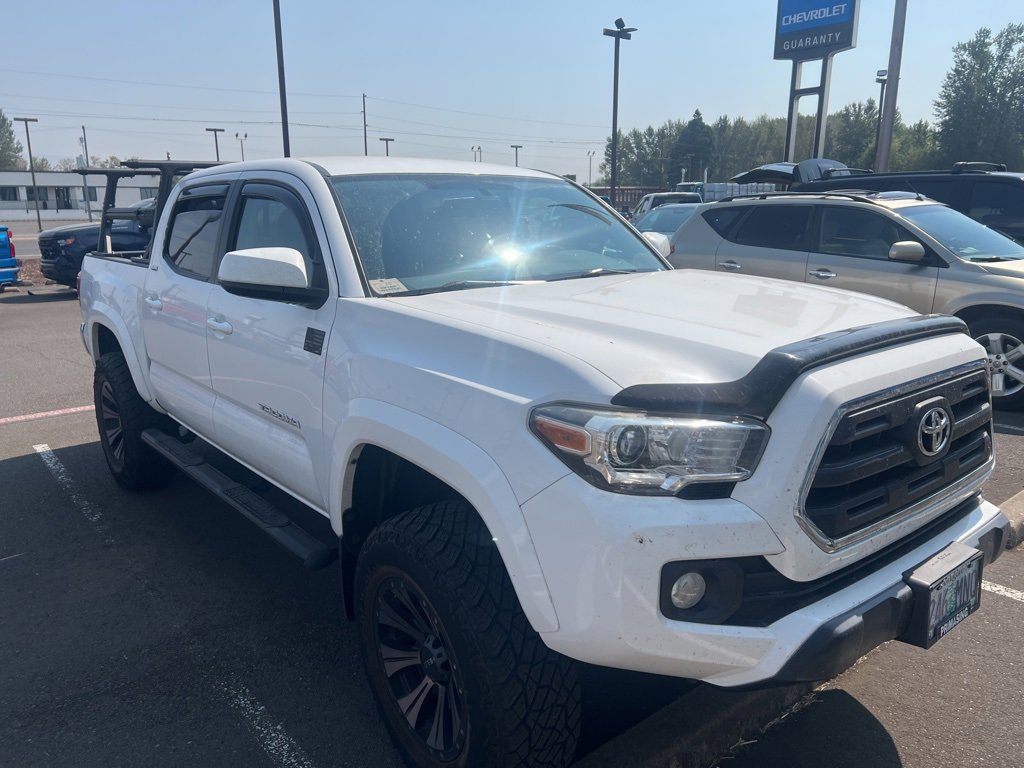 2017 Toyota Tacoma SR5 photo 2