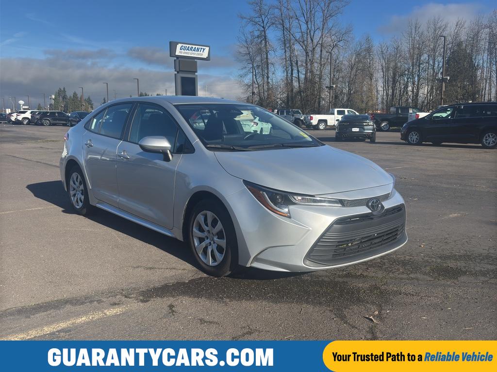 2024 Toyota Corolla LE's photo