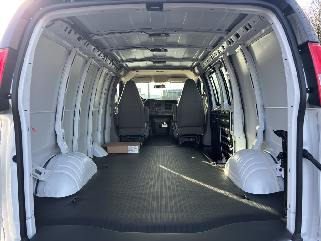 2025 Chevrolet Express Cargo Work Van - Photo 9