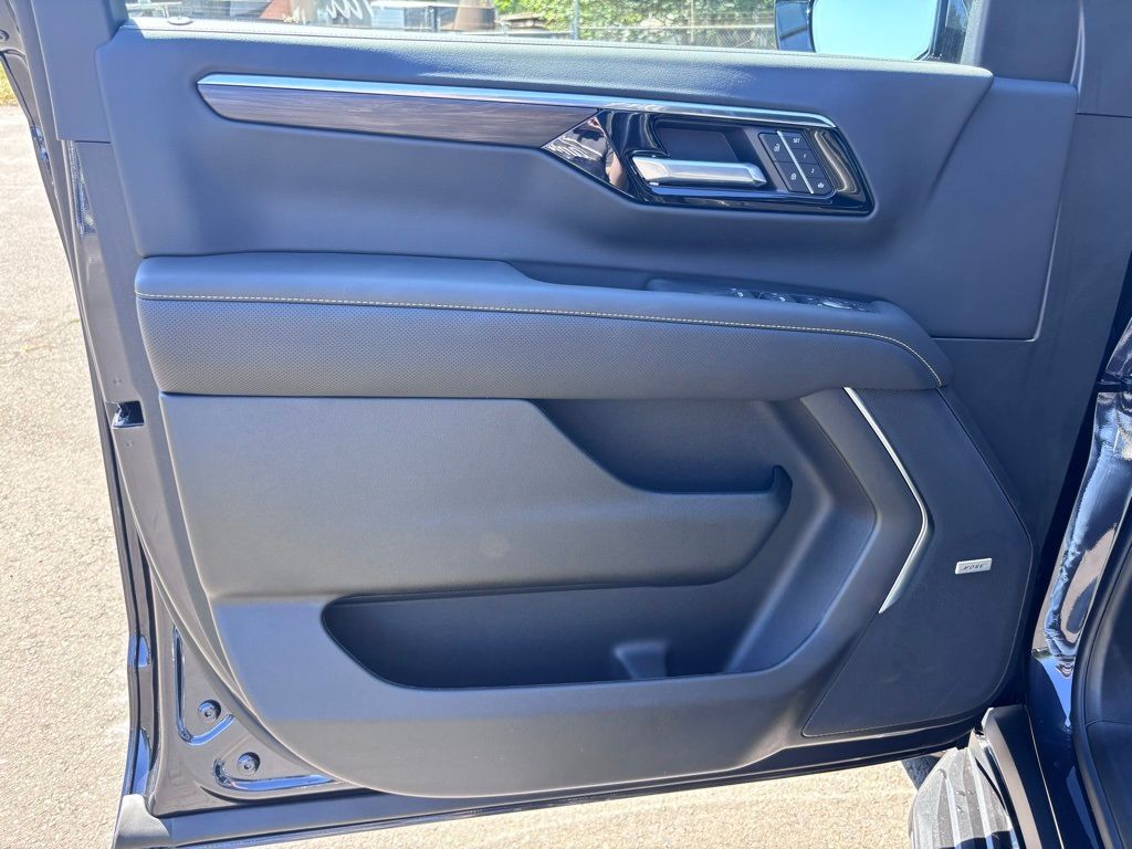 2025 Chevrolet Tahoe Premier - Photo 37