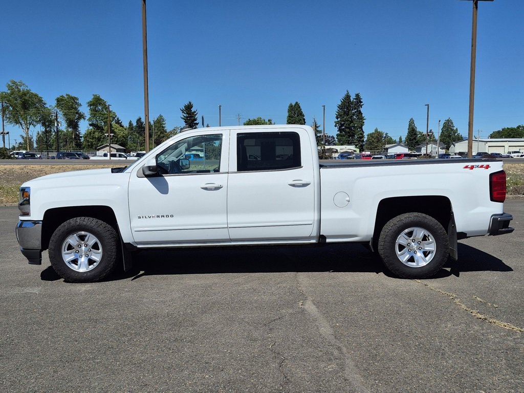 2018 Chevrolet Silverado 1500 LT photo 2