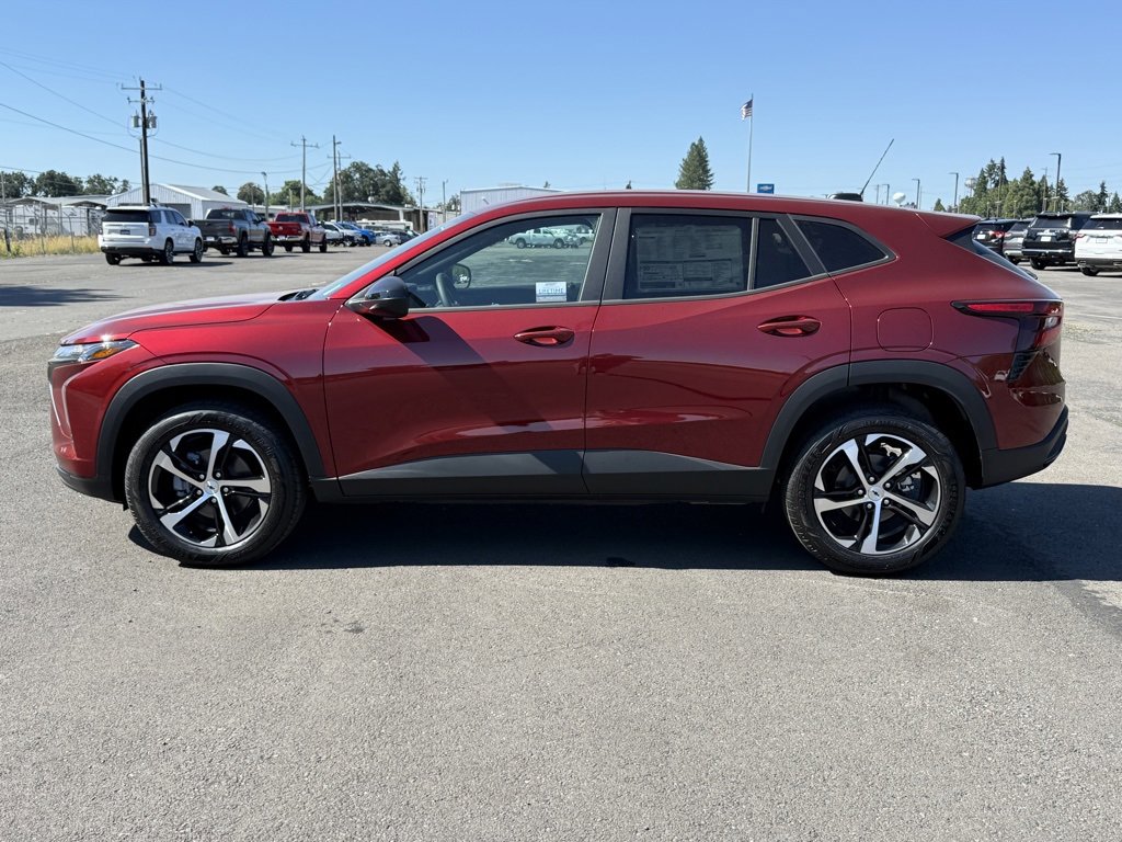 2025 Chevrolet Trax photo 2