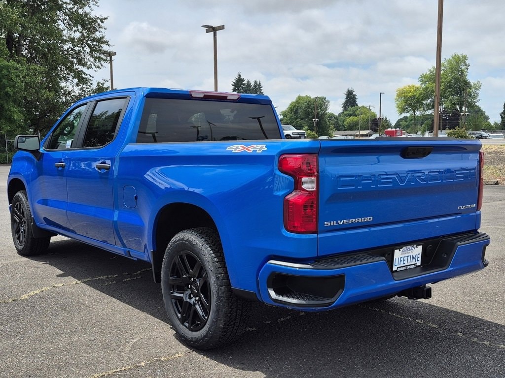 2025 Chevrolet Silverado 1500 Custom photo 3