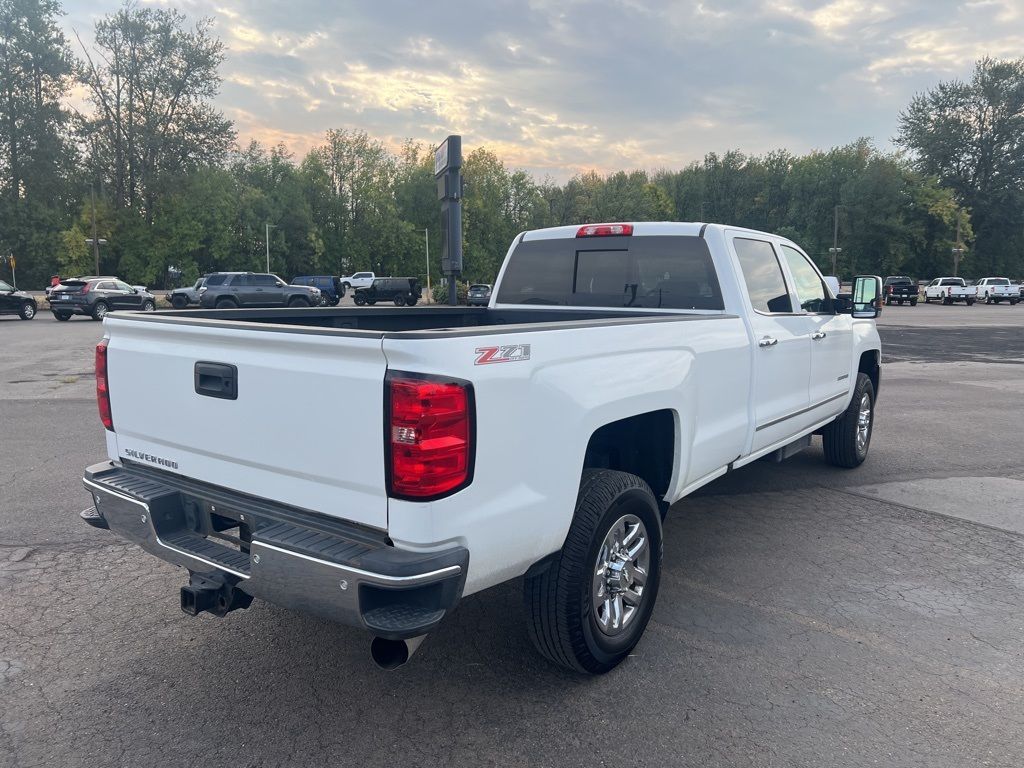 2016 Chevrolet Silverado 3500HD LTZ photo 3