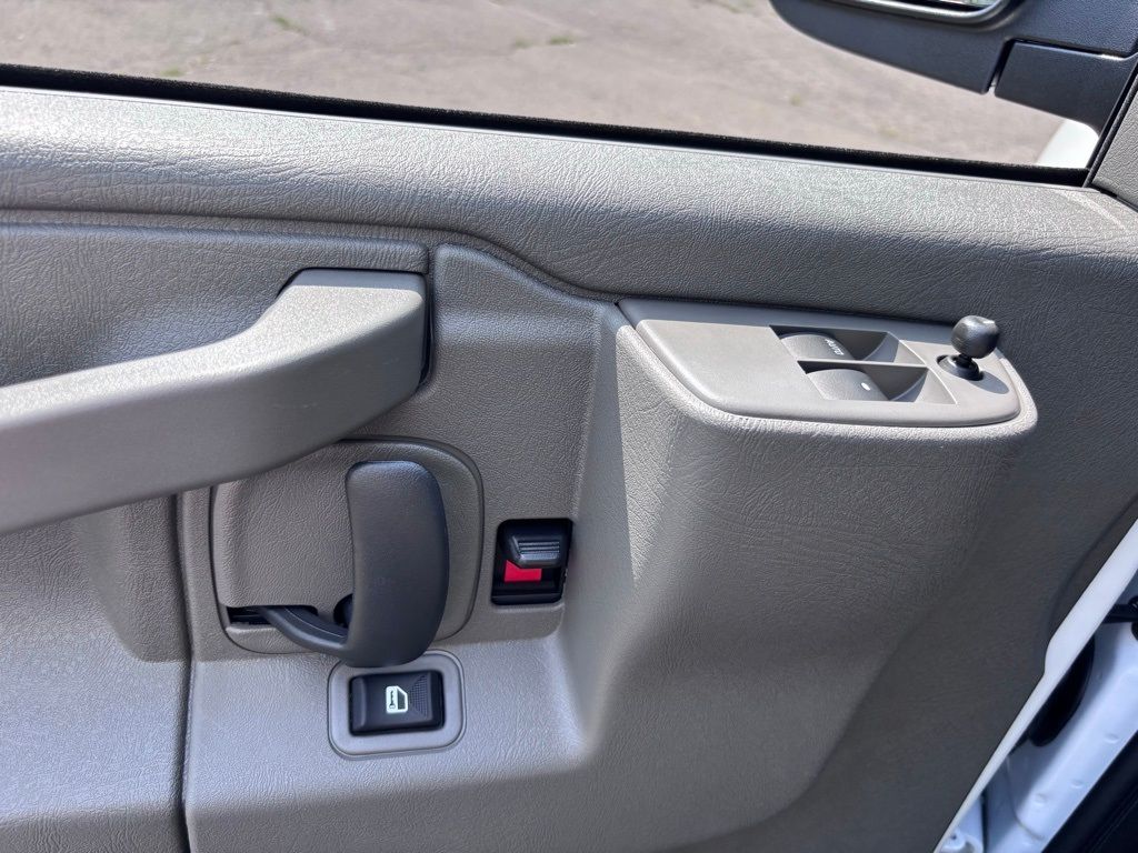 2025 Chevrolet Express Cargo Work Van - Photo 34