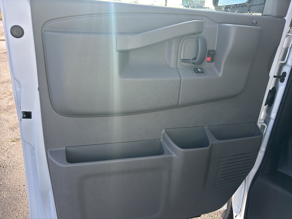 2025 Chevrolet Express Cargo Work Van - Photo 20