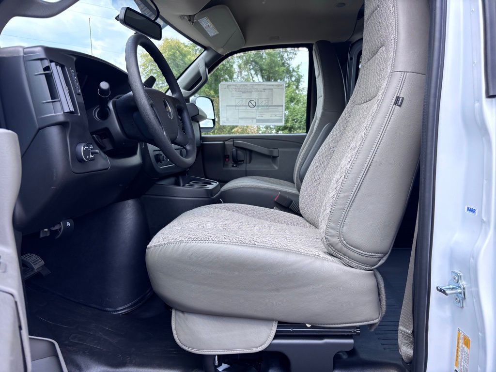 2025 Chevrolet Express Cargo Work Van - Photo 24
