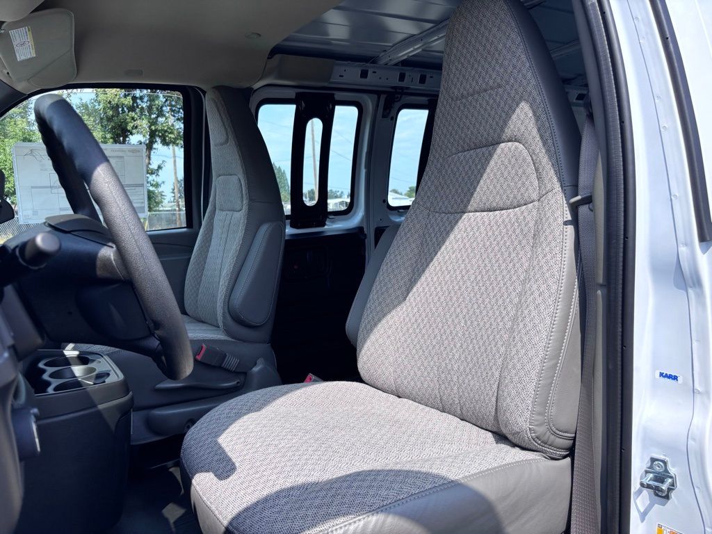 2025 Chevrolet Express Cargo Work Van - Photo 32